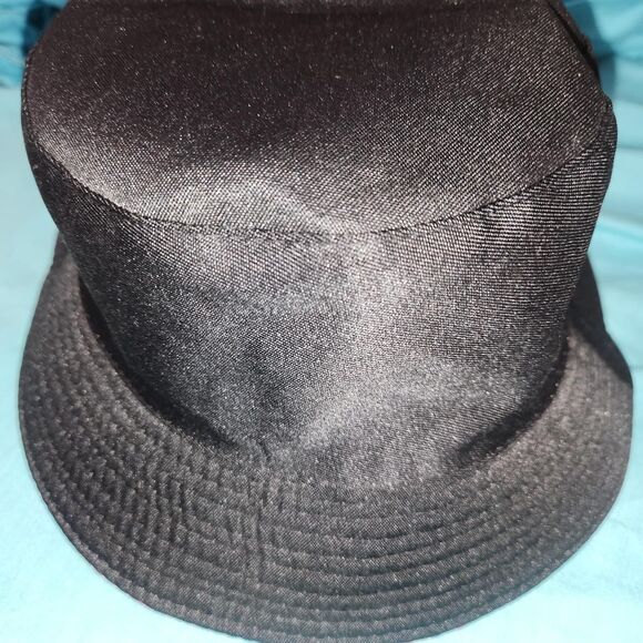 Red and White Houndstooth reversable Bucket Hat - Picture 2 of 2